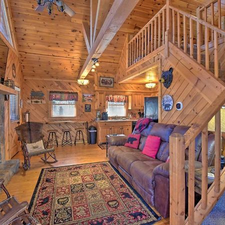 Helen Cabin With Deck And Hot Tub Less Than Half Mi To Main St Kültér fotó