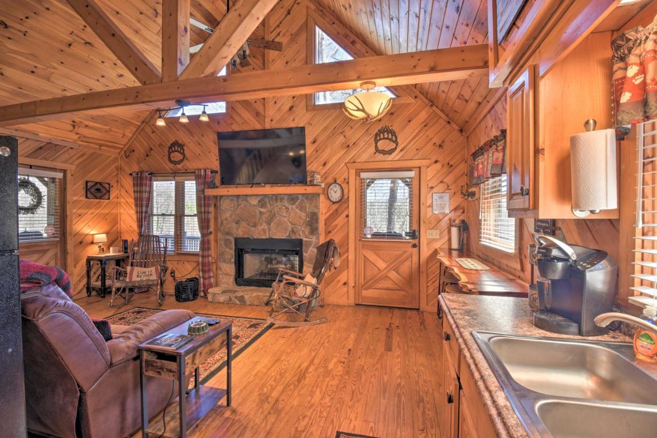 Helen Cabin With Deck And Hot Tub Less Than Half Mi To Main St Kültér fotó