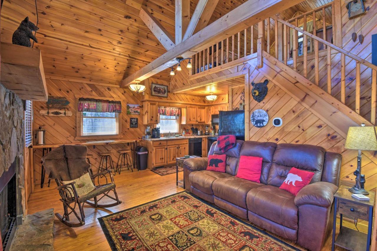 Helen Cabin With Deck And Hot Tub Less Than Half Mi To Main St Kültér fotó
